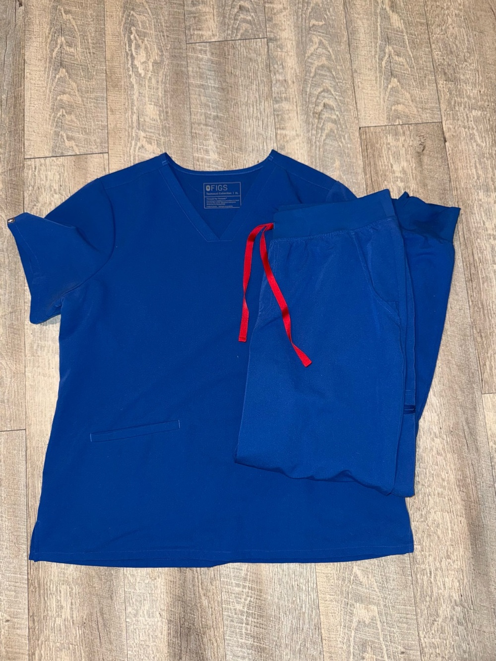 FIGS Scrubs Set